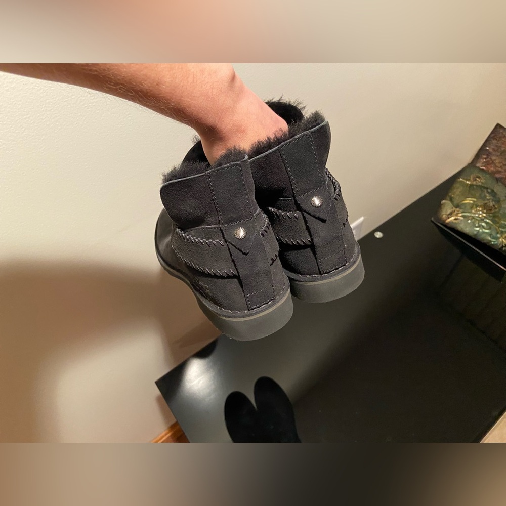 Ugg Boots Size 8.5 - Picture 11 of 11